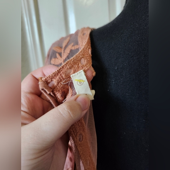 Wishlist Embriodered Mesh Lace V-Neck Mesh Dress in Blush Pink S - Picture 9 of 9